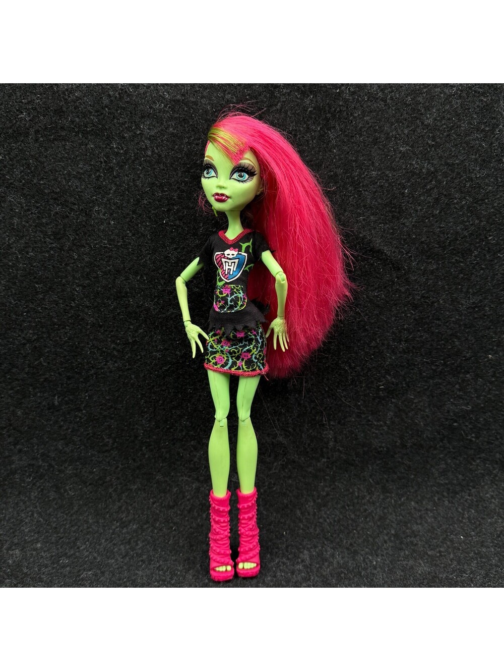 Monster High Venus McFlytrap Doll Ghoul Spirit G1 w Clothes, No Megaphone Stand